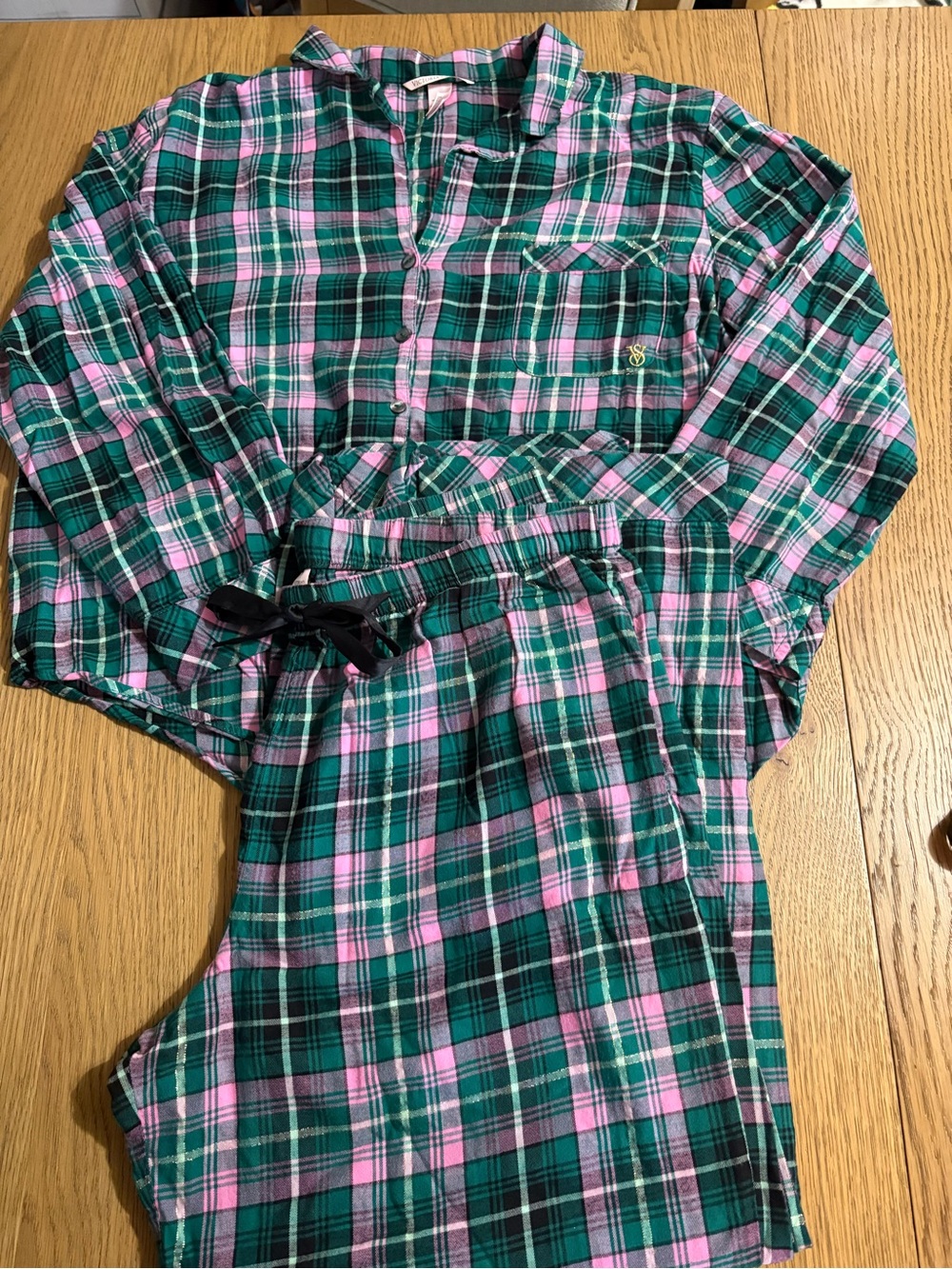 Victoria's Secret Pink & Green Plaid Girls' Flannel Pajama Set